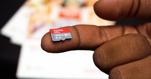 Experience the Feeling of Holding 400GB of Data on Your Fingertips