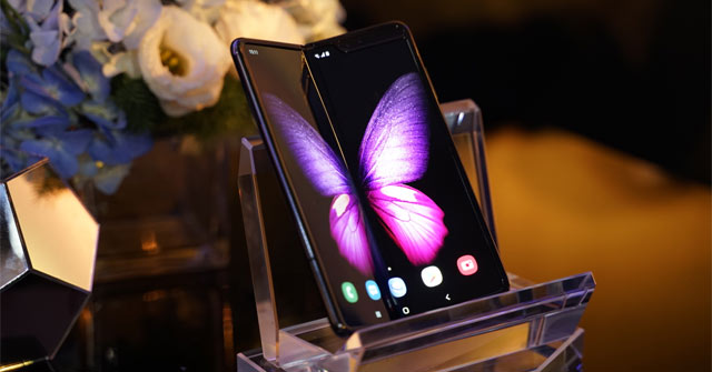 Galaxy Fold Cost 50 Million Vnd Sold Out After Only 6 Hours of