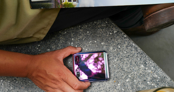 Galaxy Z Flip: Where Will Men Find This Smartphone?