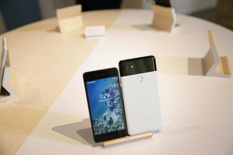 Google Fixes a Background Image That Crashes Pixel 2 / Pixel 2 XL