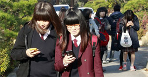 Harm When Using Phone, iPad ... Very Few People Know