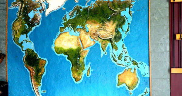 How Did This Guy Make His Own 3d World Map on the Wall Like