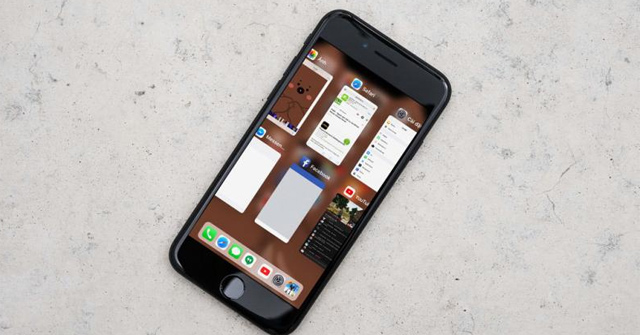 How to Adjust the Dock and Show the iPhone Multitasking