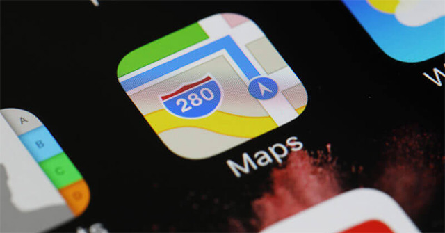 How to Adjust the Volume of Directions in Apple Maps on iPhone // iPad