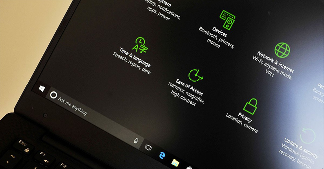 How to Automatically Switch Dark Backgrounds on Windows 10