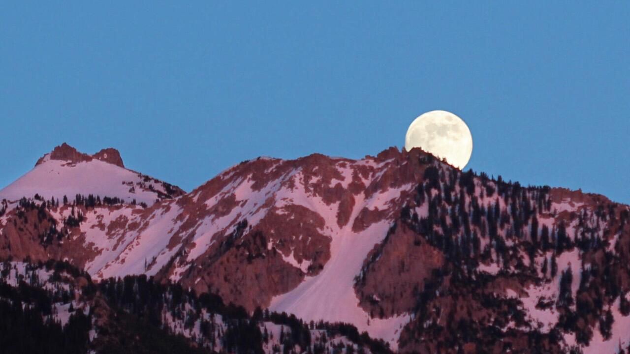 How to Catch Tuesday's 'Pink Moon,' the Biggest Supermoon of