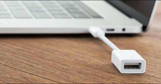 How to charge iPhone on a new MacBook Pro