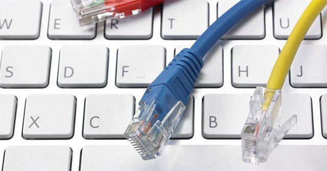 How to Click the 4-wire Network Cable, Press the Network Cable with the Phone Cord