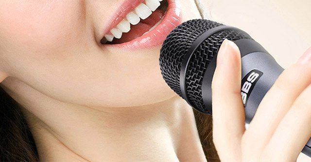 How to Connect a Wireless Microphone to a Computer to Sing Karaoke