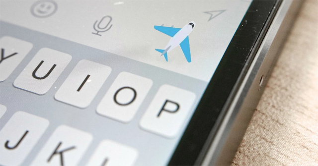 How to Drop Airplane Emoticons on Facebook: Facebook Plane Icon