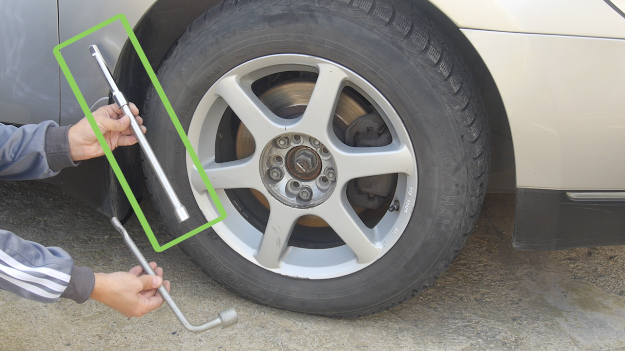 How to Loosen Lug Nuts: Step-by-Step Guide