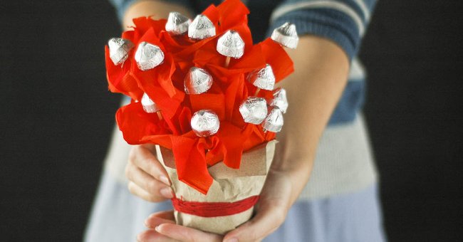 How to Make Romantic Chocolate Flower Pots for Girlfriends