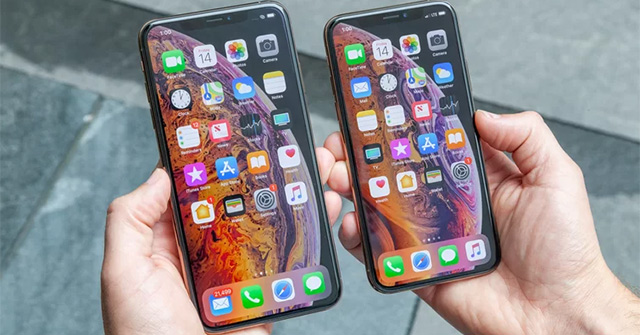How to Manually Change iPhone Wallpapers over Time
