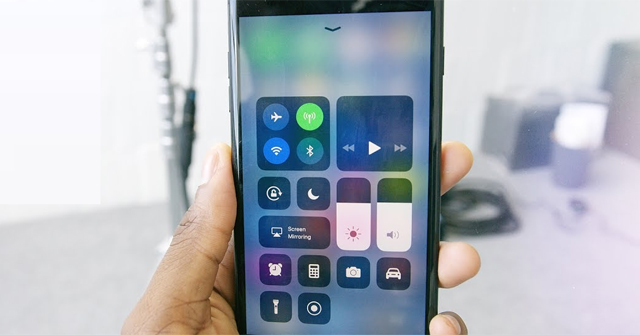 How to Rotate the Screen with iOS 11 Audio Microphone