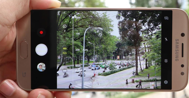 How to Take a Snapshot on Samsung Galaxy J7 Pro