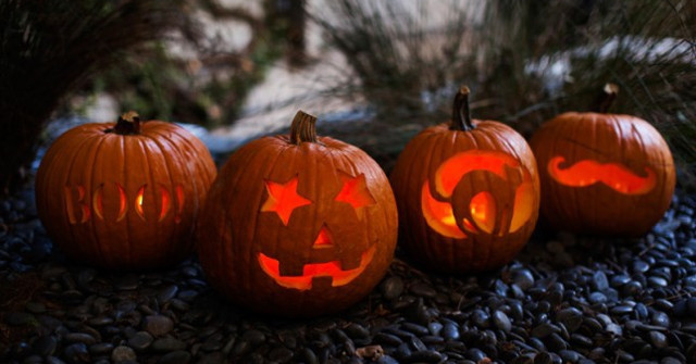 How to Trim Super Simple Pumpkins to Decorate for Halloween Night