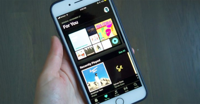 How to Turn on the Dark Background Interface on iPhone Applications