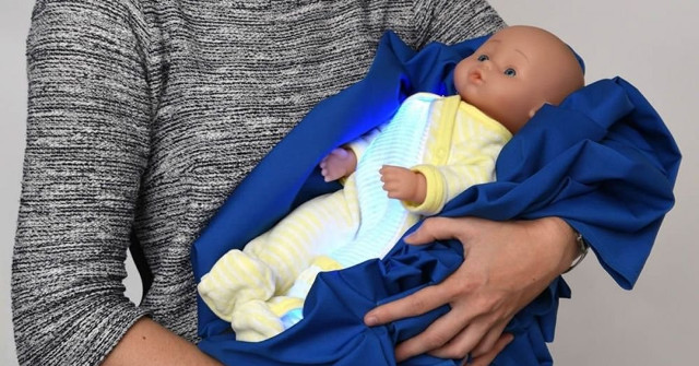 Illuminated Pajamas Against Newborn Jaundice: Light