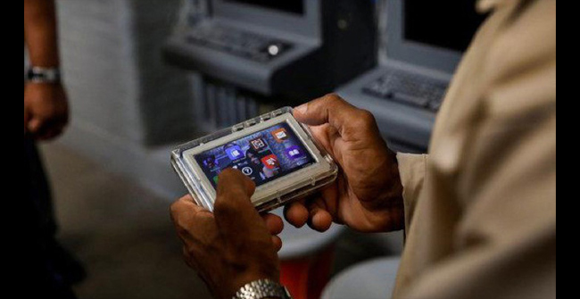 In Prison, Hackers Can Still Steal More Than $200,000 Through a Tablet Without an Internet