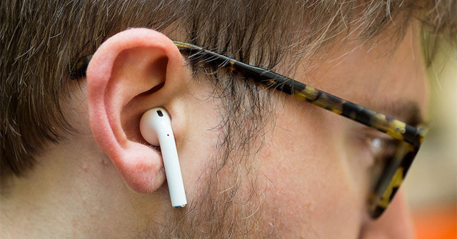 In the Morning, He Found His Stomach Emitting Music Because He Accidentally Swallowed the Wireless