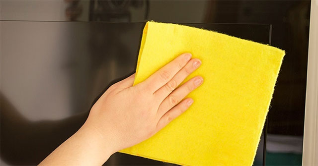 Instructions for Cleaning the Television Properly
