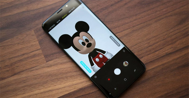 Instructions for Installing Mickey Mouse and Minnie Mouse AR Emoji