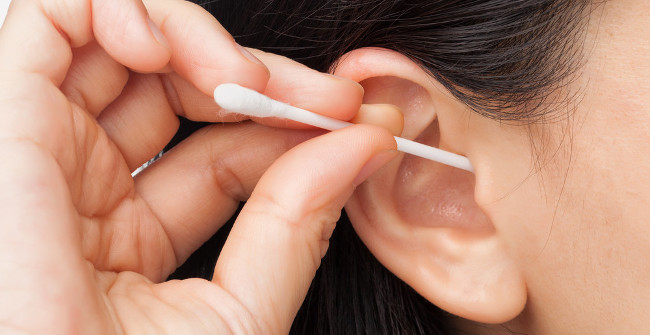 Instructions on How to Get Earwax without Having to Use Cotton Swab