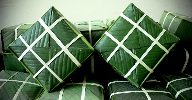 Instructions on How to Pack Traditional, Beautiful Square Cakes