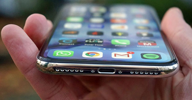 iPhone X Is the Best-screen Smartphone, Thanks to Samsung