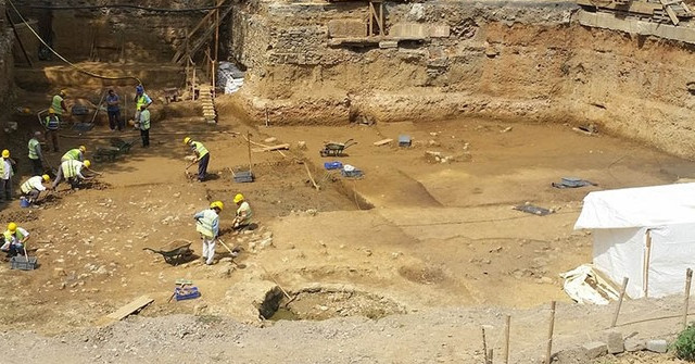 Istanbul's Oldest Burial Site Is Found in Subway Construction