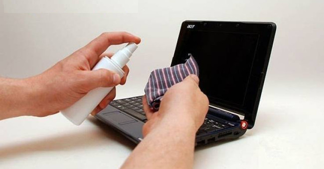 Keep the Spray to Clean Your Computer Away from Boiling Water