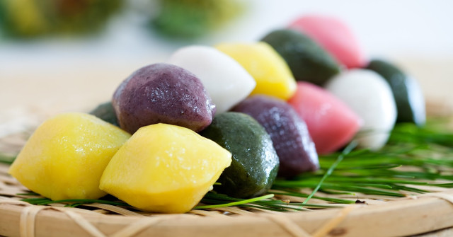 Learn How to Make Korean Moon Cakes with Green Beans