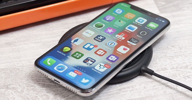 Looking Through the People Who Bought the First iPhone X in the World, Will Soon Return to Vietnam