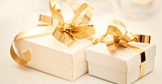 Meaningful Wedding Gifts for the Bride and Groom