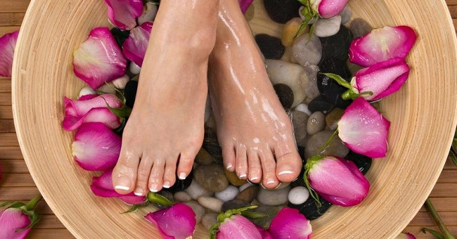 Mix Foot Soak to Eliminate Bad Smell and Prevent Leg Fatigue