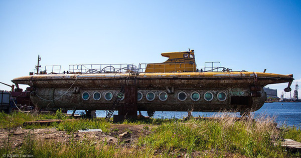 Mourning the Fate of the First Soviet Submarine