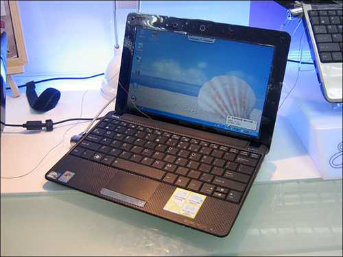 Netbook Clamshell Adds New Version