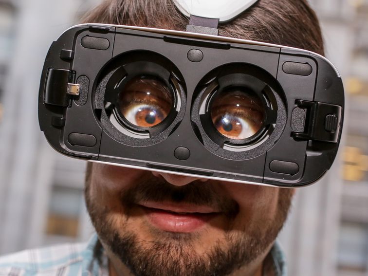 Now Is the Perfect Time to Bring Back Phone VR