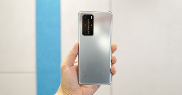 On the Fast Hands Huawei P40 Pro: Beautiful 4-sided Curved
