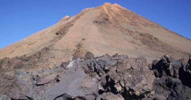On Volcanic Islands, Landslides Can Cause Huge Eruptions: Miss Land