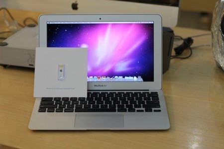 How to Open the Ultra-thin MacBook Air 2010 Laptop Box in Vietnam