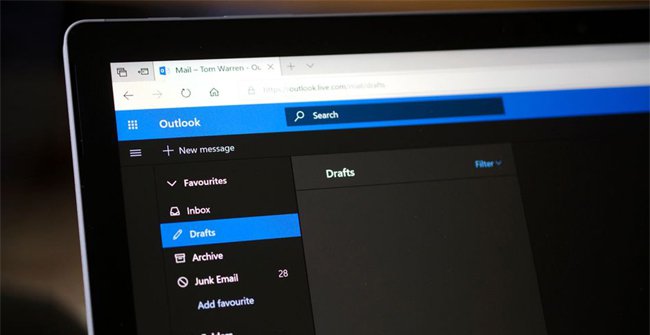 Outlook Starts Updating the Dark Interface (Dark Mode) to Users and