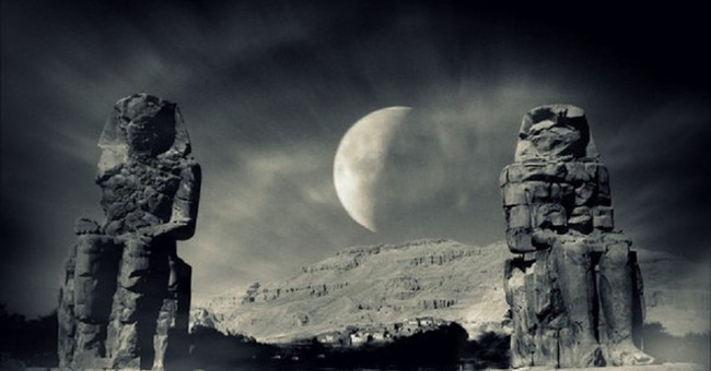 Pair of Giant Stone Statues Emit a Mysterious Sound in Egypt