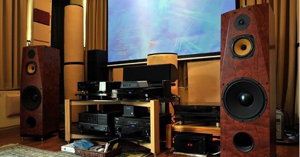 People Play Sound to Find Ways to Resist the Humidity in the Season