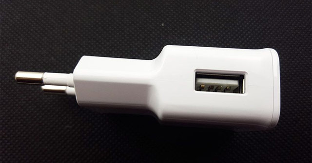 Plug the Iphone Cord into Samsung Charging Bulb to Charge Iphone