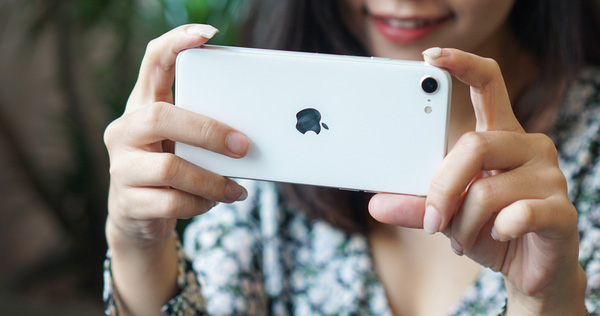 Quick Experience of iPhone SE 2020: the Horned Monster Is