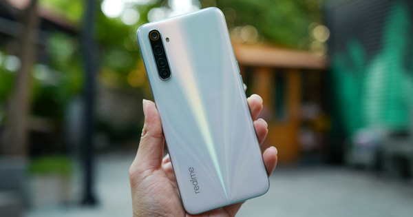 Realme 6 Hands on 90Hz Screen