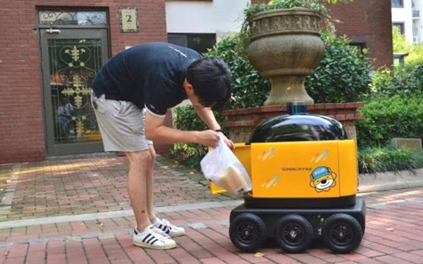 Robots That Distribute Vegetables, Tubers, Fruits and Patrol