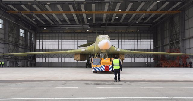 Russia Has Revealed: 8 Photos of the Tu-160 Square Meters Heavy