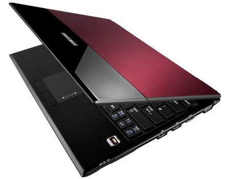 Samsung Challenges Apple with Laptops 'Lighter Than Air'